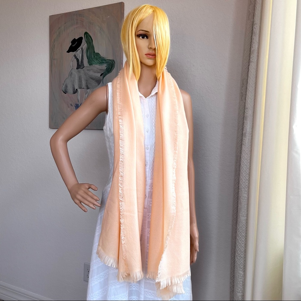 Beryll Cashmere Wrap Scarf - Picture 4 of 7